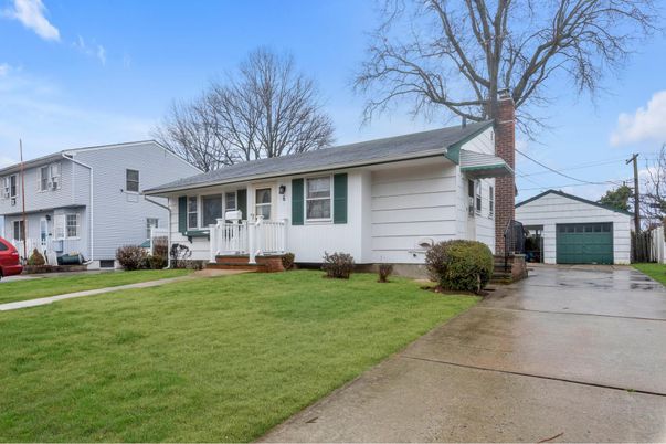 Detached Garage, Exterior