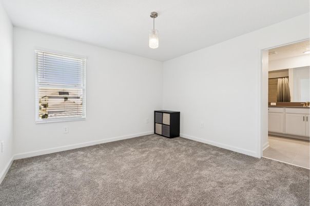 Empty room, Interior, Pendant Lights