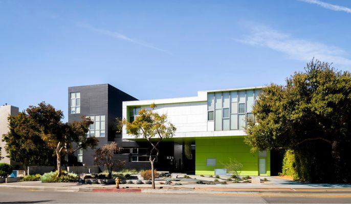 Exterior, Facade, Modern