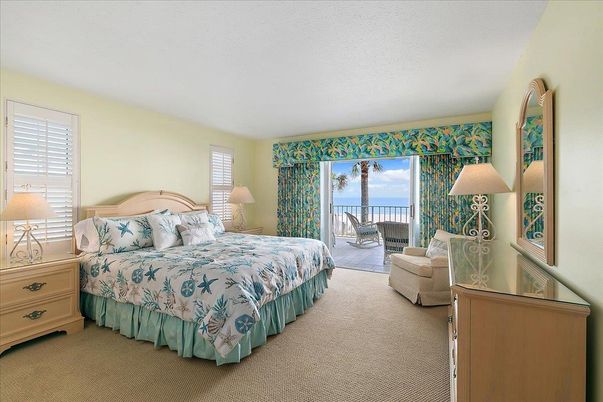 Bedroom, Interior, Water