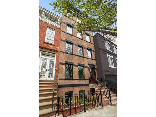 Exterior, Facade, Brick Facade, Rowhouse