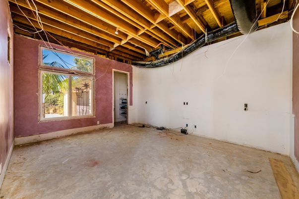 Empty room, Interior, Wooden Beams