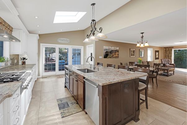 Chandelier, Dining room, Interior, Kitchen, Pendant Lights, Recessed Lighting, Stainless Steel Appliances, Wood Texture Flooring