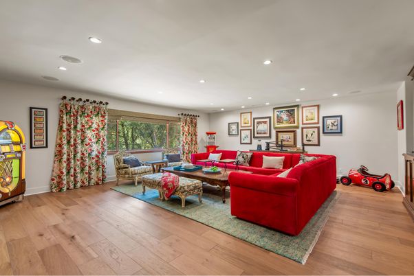 Interior, Living room, Recessed Lighting, Wood Texture Flooring