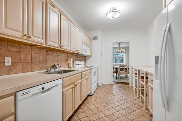 Chandelier, Dining room, Interior, Kitchen