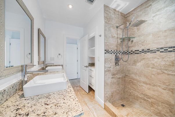 Bathroom, Interior, Recessed Lighting