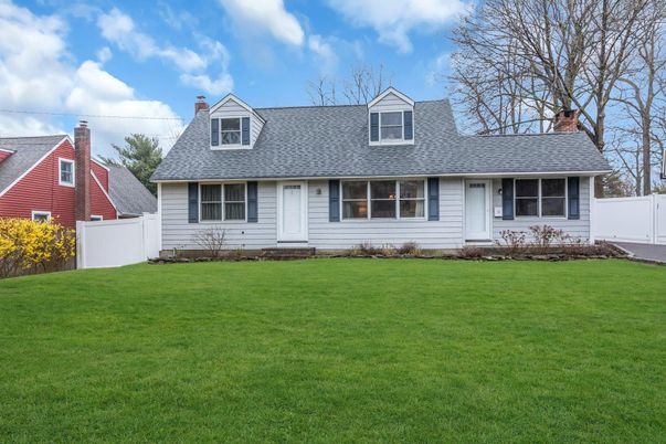 Exterior, Facade, Cape Cod