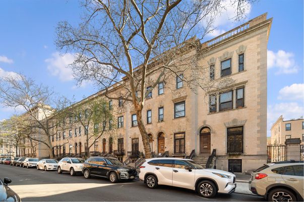Exterior, Facade, Brick Facade, Rowhouse