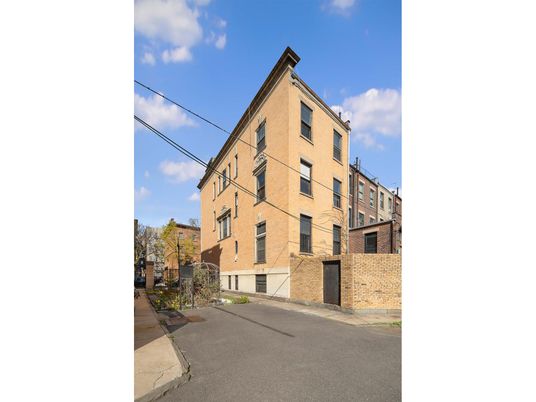 Exterior, Facade, Rowhouse