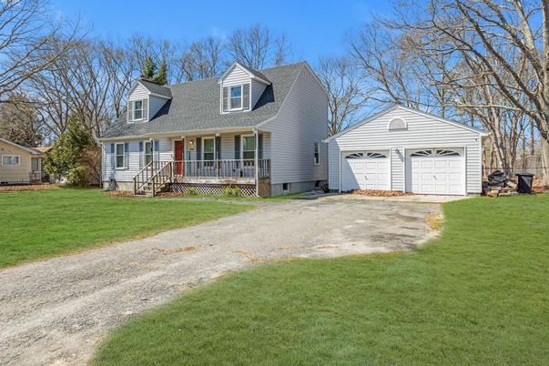 Attached, Exterior, Facade, Cape Cod