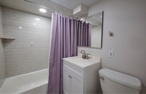 Bathroom, Interior, Recessed Lighting
