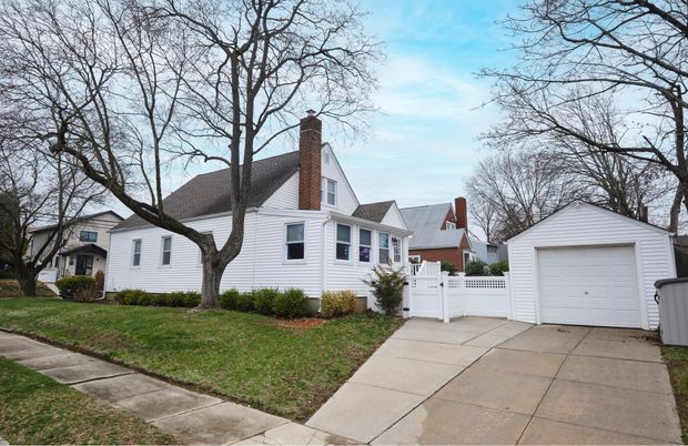 Detached Garage, Exterior