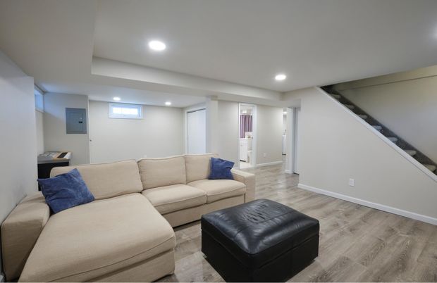 Interior, Living room, Recessed Lighting, Wood Texture Flooring