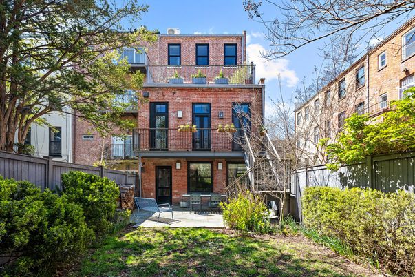 Exterior, Facade, Brick Facade, Rowhouse