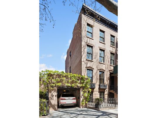 Attached, Exterior, Facade, Rowhouse