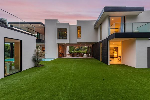 Backyard, Exterior, Facade, Modern