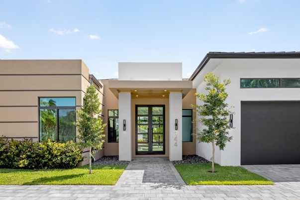 Exterior, Facade, Modern