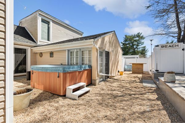 Exterior, Hot Tub