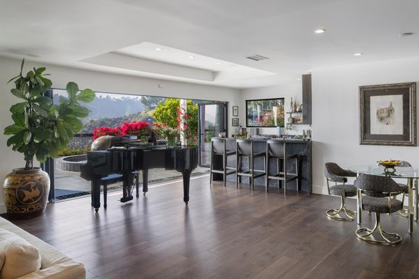 Interior, Piano, Recessed Lighting, Wood Texture Flooring