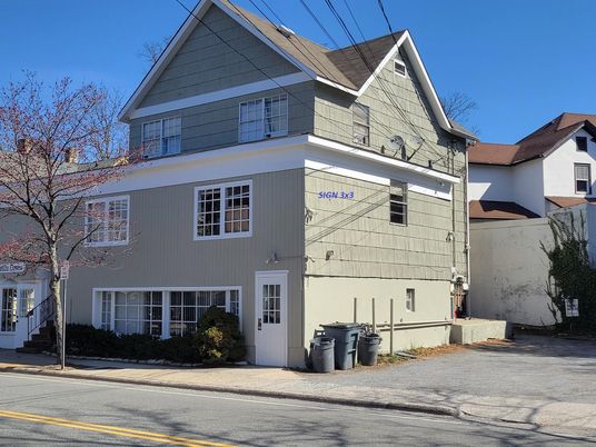 Exterior, Facade, Farmhouse