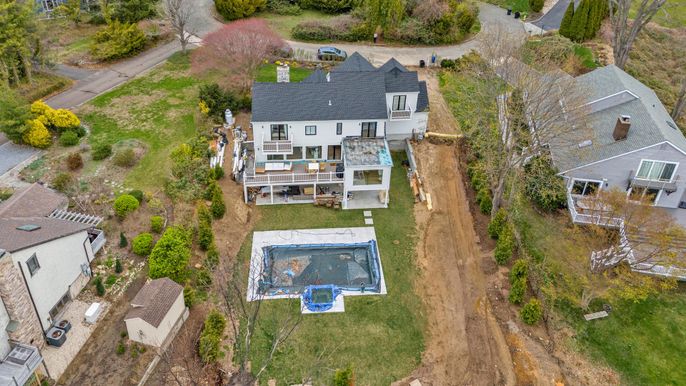 Exterior, Drone