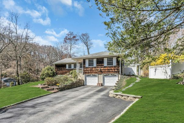 Attached, Exterior, Facade, Raised Ranch