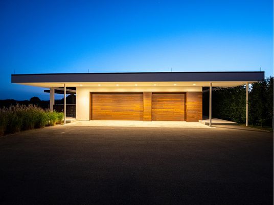 Attached, Exterior, Facade, Modern