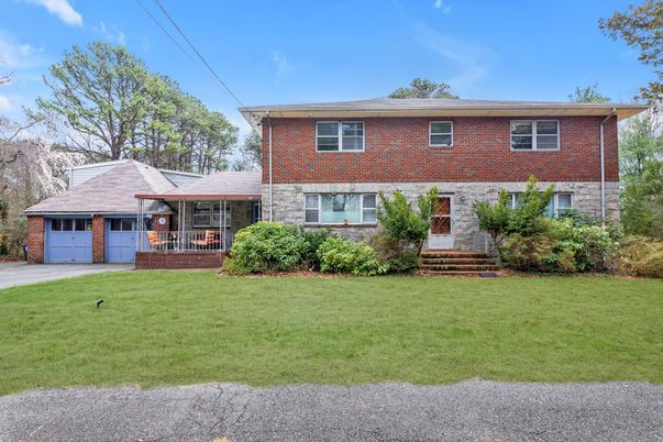 Attached, Exterior, Facade, Brick Facade, Split Level