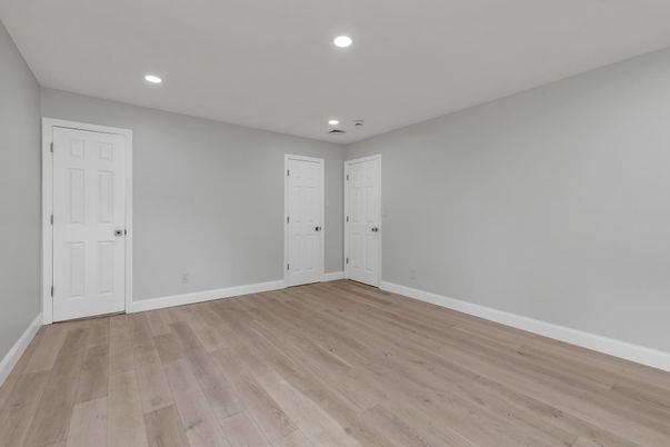 Empty room, Interior, Recessed Lighting, Wood Texture Flooring