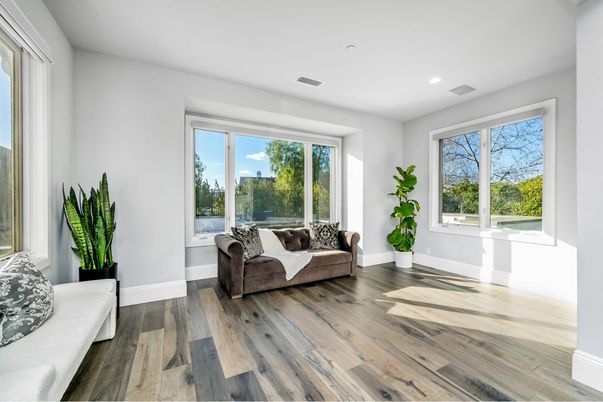 Interior, Recessed Lighting, Wood Texture Flooring