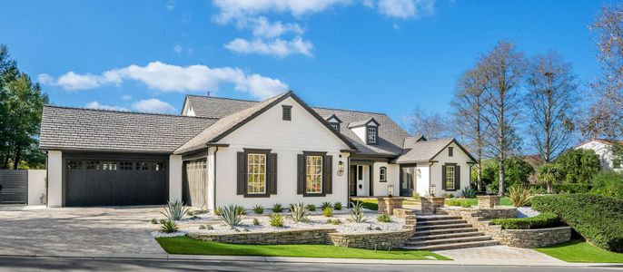 Attached, Exterior, Facade, Farmhouse