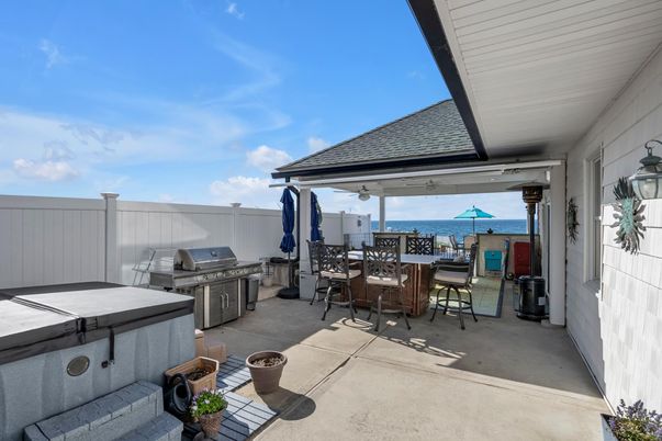 Exterior, Hot Tub
