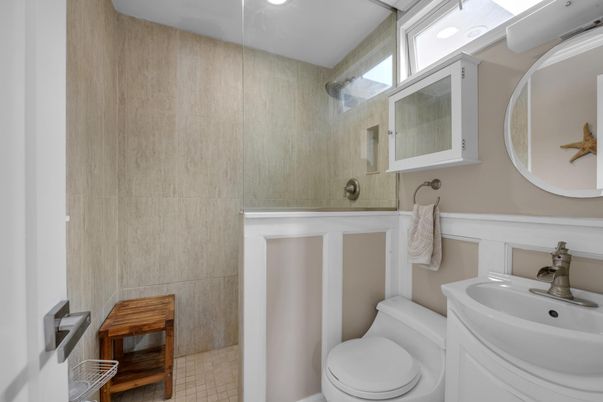 Bathroom, Interior, Recessed Lighting
