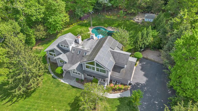Exterior, Drone