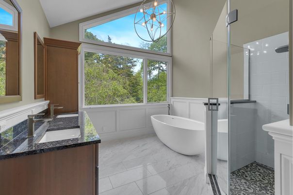 Bathroom, Free Standing Baths, Interior, Marble, Pendant Lights