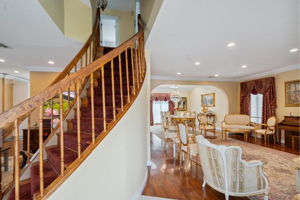 Chandelier, Dining room, Interior, Living room, Piano, Recessed Lighting, Wood Texture Flooring