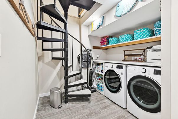 Interior, Washer, Wood Texture Flooring