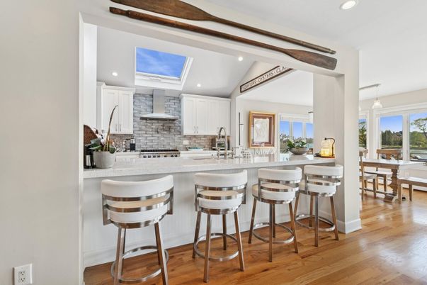 Dining room, Interior, Kitchen, Pendant Lights, Recessed Lighting, Wood Texture Flooring