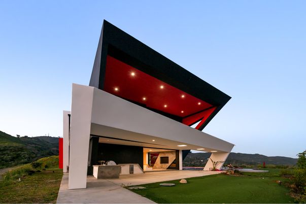 Backyard, Exterior, Facade, Modern