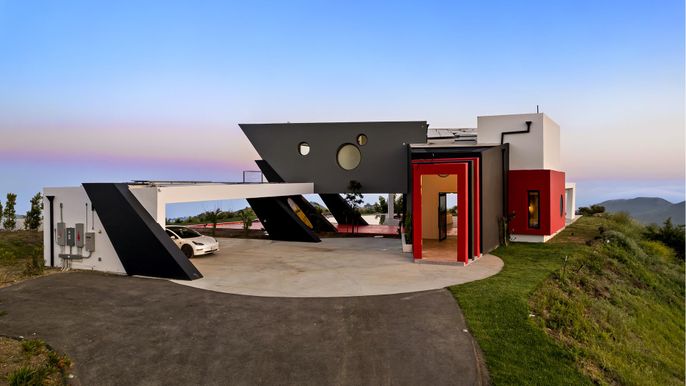 Backyard, Exterior, Facade, Modern