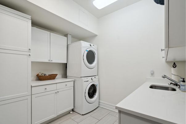Interior, Washer, Wood Texture Flooring