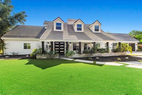 Attached, Exterior, Facade, Ranch