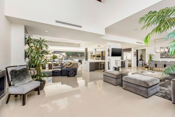 Chandelier, Dining room, Interior, Living room, Recessed Lighting