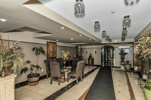 Dining room, Interior, Recessed Lighting
