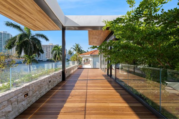 Exterior, Water