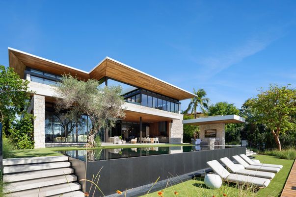 Backyard, Exterior, Facade, Modern