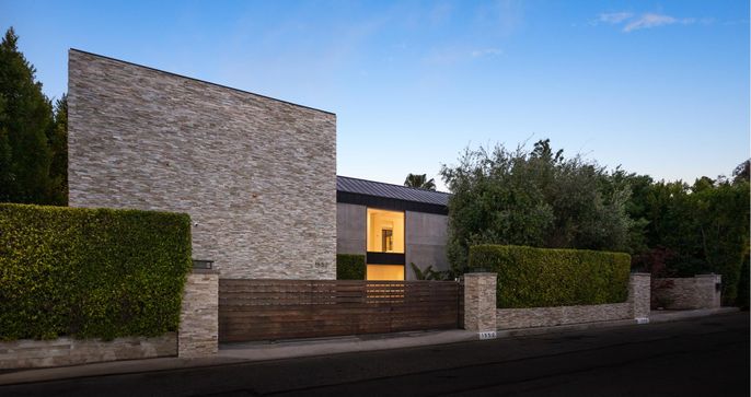 Exterior, Facade, Modern