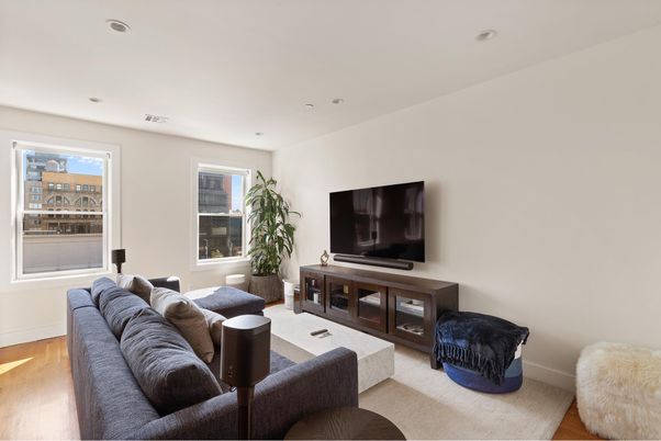 Interior, Living room, Recessed Lighting, Wood Texture Flooring