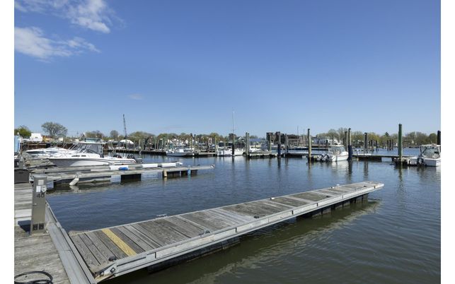 Exterior, Lake