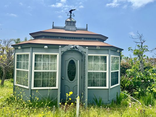 Exterior, Facade, None